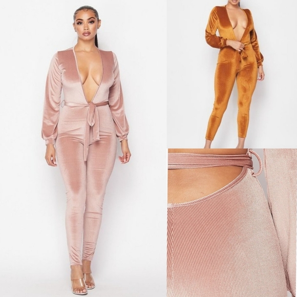 Velvety soft long sleeved jumpsuit adjustable tie at waist smooth has st… - Picture 2 of 7